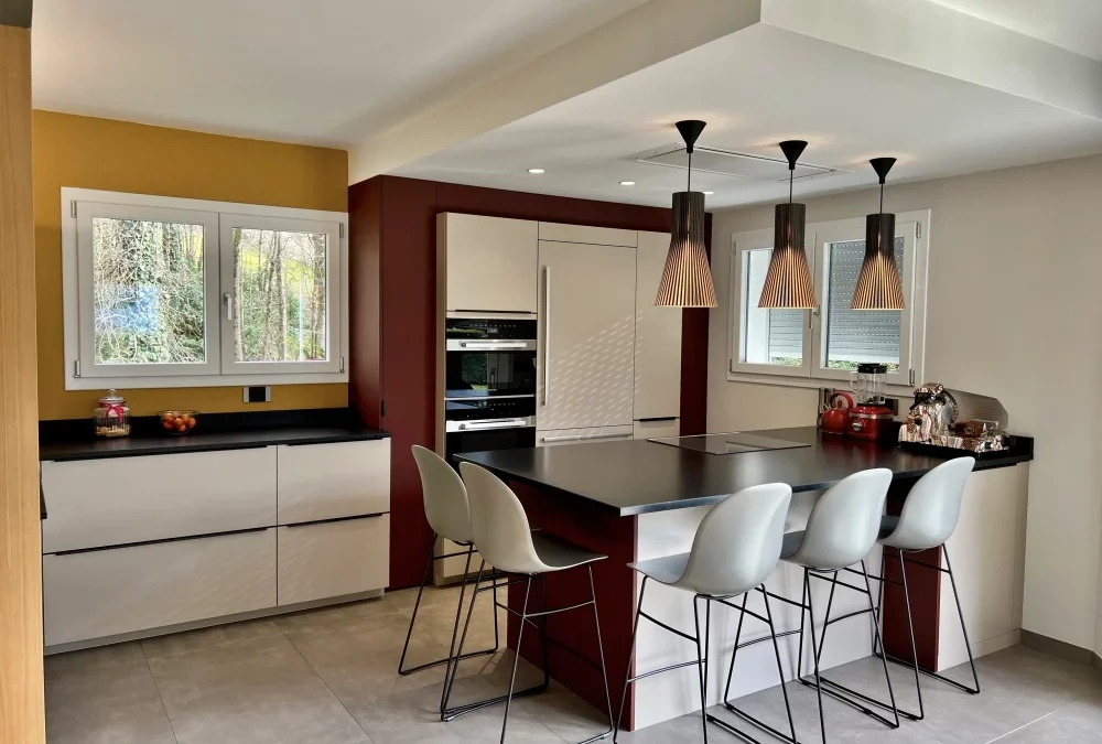 Quels éléments doivent être pris en compte lors de la conception d&rsquo;une cuisine sur mesure ?