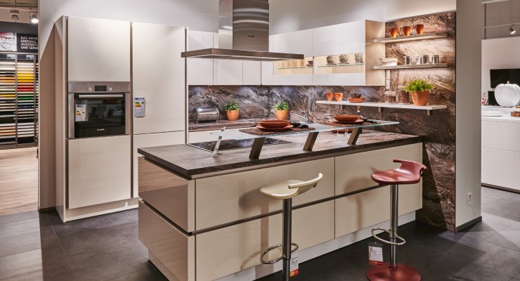 Pourquoi investir dans une cuisine sur mesure à Annecy pour valoriser votre propriété ?