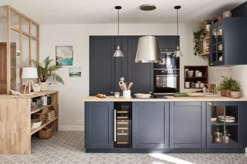 Pourquoi est-il avantageux de choisir un cuisiniste à Annecy pour rénover une cuisine ancienne ?