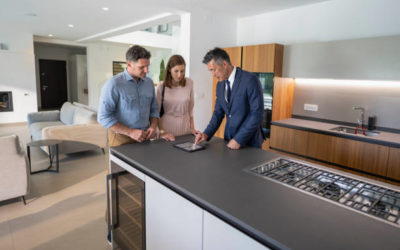 Comment un cuisiniste à la Vieille-Ville peut-il optimiser l’espace dans une cuisine traditionnelle tout en lui donnant un style moderne ?
